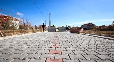 Denizli Büyükşehir'den Çivril'e 100 bin metrekarelik kilit parke yatırımı