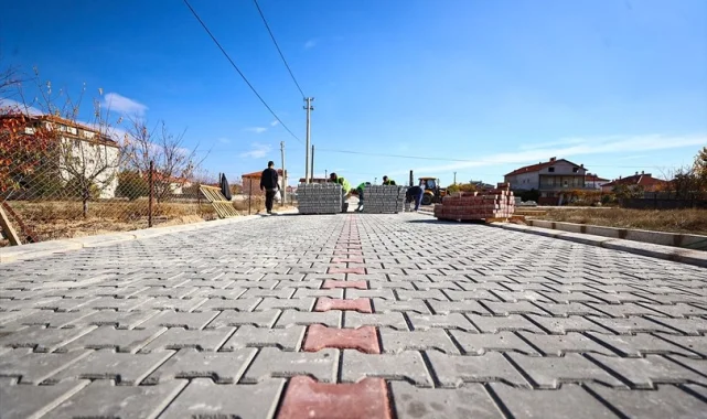 Denizli Büyükşehir'den Çivril'e 100 bin metrekarelik kilit parke yatırımı