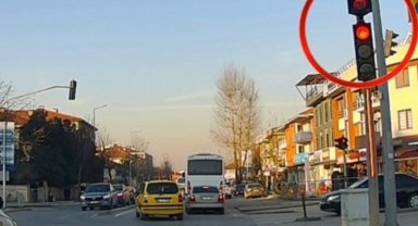 Düzce'de kırmızı ışık ihlali tepki çekti