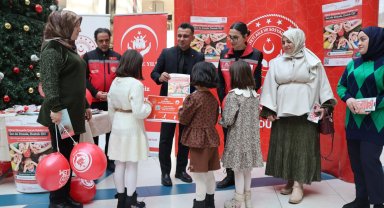 Erzurum'da 'Dijital Dünyada Çocuk Hakları' için imza kampanyası