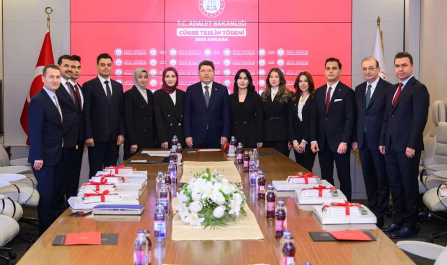Genç hakim ve savcılar cübbelerini teslim aldı