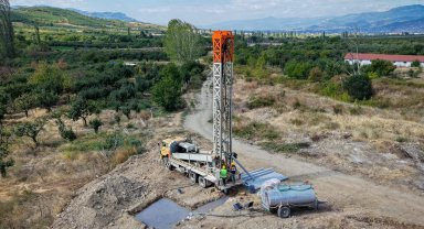 Geyve Doğantepe'ye 132 metre derinlikten kaliteli su