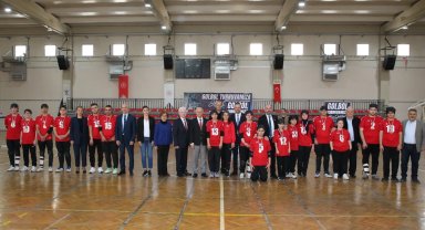 Görme engelli sporcular Çiğli'de sahaya çıktı