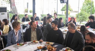 İzmir Bornova'da Gençlik ve Cumhuriyet vurgusu