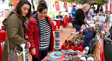 İzmir Bornova'da yılbaşı hediyelik eşya günleri