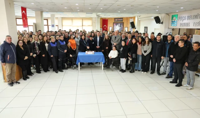 İzmir Foça'da belediye personeli yeni yılı kutladı