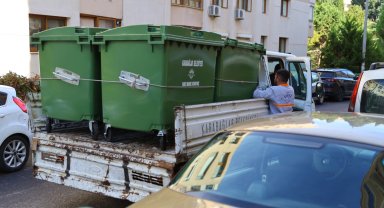 İzmir Karabağlar'da çöp konteynerleri yenileniyor