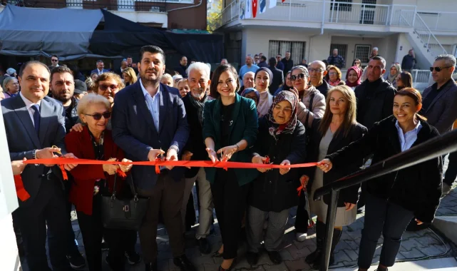 İzmir Karabağlar'da İleri Yaş Akademileri açıldı