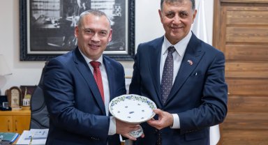 İzmir-Macaristan hattında 'kardeş kent' ilişkisinin temelleri atıldı