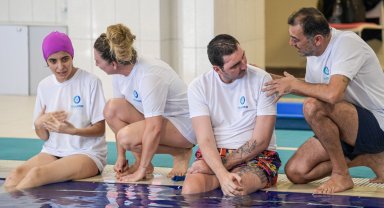 İzmir'de suyun iyileştirici gücüyle engeller aşılıyor