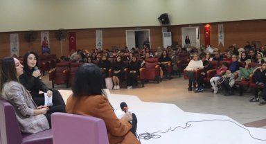 İzmit'ten dijital dünyada sağlıklı çocuk büyütme paneli