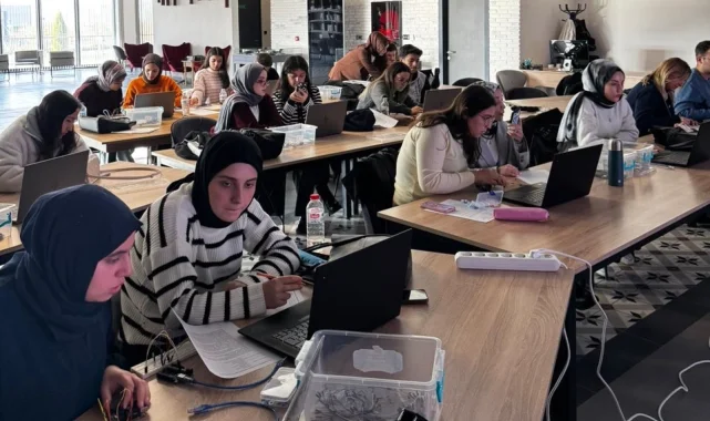 Kayseri Bilişim Akademisi'nde ücretsiz ders zili çaldı