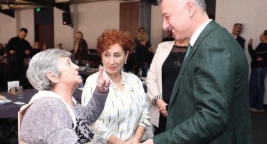 Kocaeli'de Başkan Büyükakın yaşlılarla buluştu