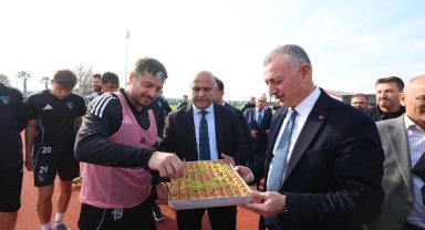 Kocaelispor'a Başkan Büyükakın'dan moral veren ziyaret