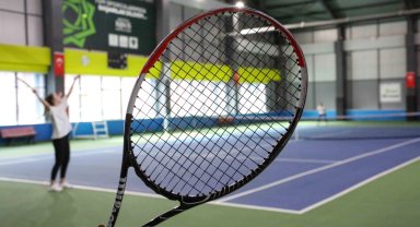 Konya Meram'da aileler 'kort'ta buluşuyor