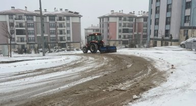 Malatya Doğanşehir'de karla mücadele 24 saat sürüyor