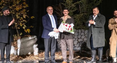 Malatya'da 'Pusuda' tiyatro oyunu beğeni topladı