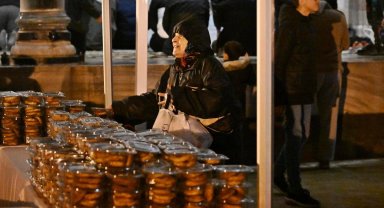Manisa'da kandillik 5 bin kutu ikram
