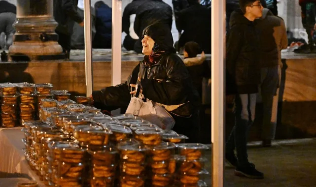 Manisa'da kandillik 5 bin kutu ikram