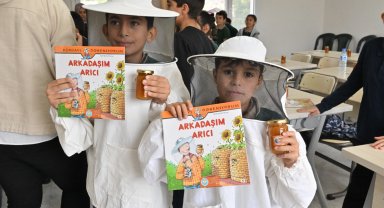 Manisa'da miniklere arıların dünyası tanıtılıyor