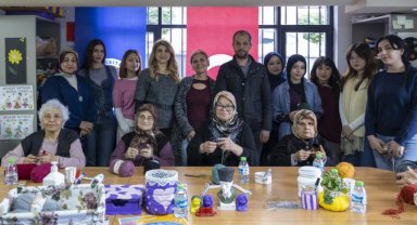 Mersin'de alzheimer hastaları sanatla hayata dokunuyor