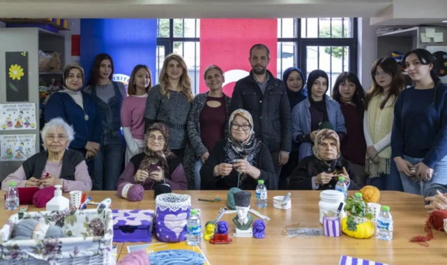 Mersin'de alzheimer hastaları sanatla hayata dokunuyor