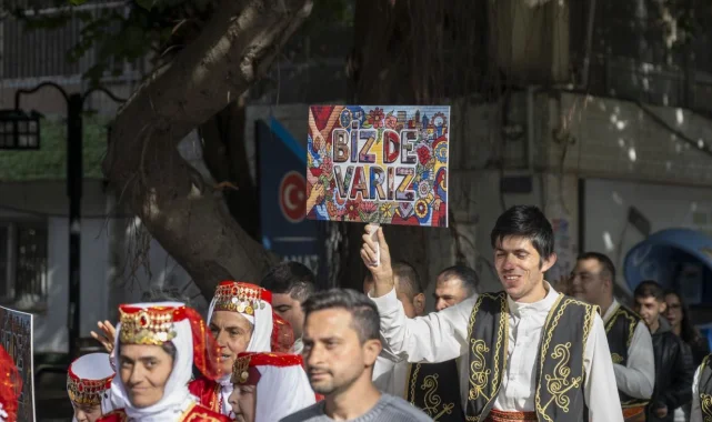Mersin'de 'Biz de Varız' yürüyüşü