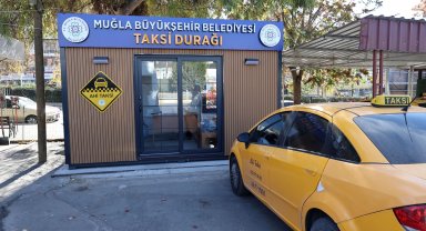 Muğla Büyükşehir'den yerli üretim taksi durakları
