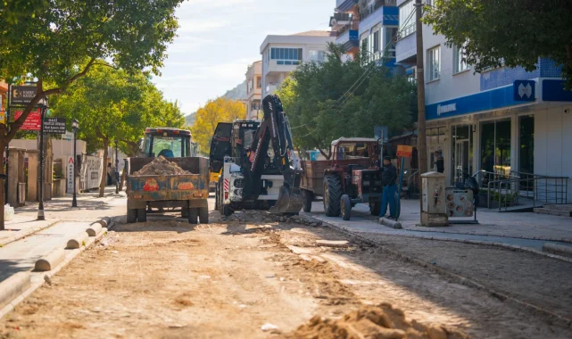 Muğla Milas'ta doğalgaz sonrası yol onarımı