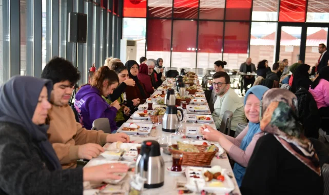 Osmangazi'de engelli bireyler ve aileleri kahvaltıda buluştu