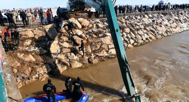 Şanlıurfa'da araç sulama kanalına düştü: 3 ölü, 1 kayıp!