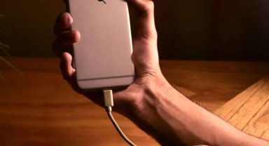 Telefonundan ayrı kalma korkusu ruh sağlığını etkiliyor!