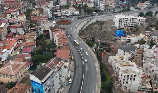 Trabzon'da yol çalışmaları gece gündüz sürüyor