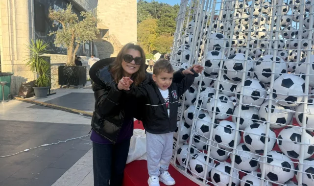 TÜPRAŞ Stadyumu'nda 2 bin toptan oluşan yılbaşı ağacı