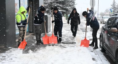 Bielcik Bozüyük'te karla mücadele çalışmaları başladı