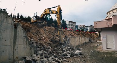 Bursa Nilüfer'de çöken istinat duvarı yenileniyor