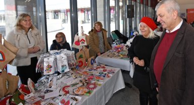 Bursa'da girişimci kadınların el emeği Osmangazi Meydanı'nda buluştu