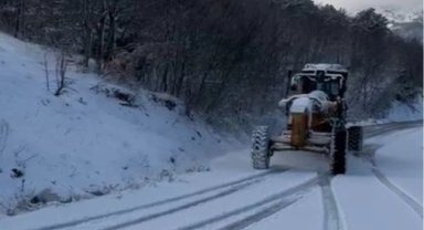 Bursa'da karla kaplı yollar Büyükşehir'le açılıyor