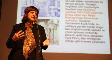 Bursa'nın mimari evrimine yakın mercek