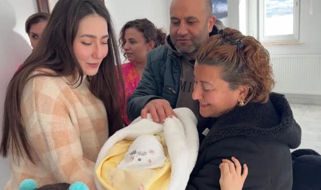 "Geçici Koruyucu Aile" 100'üncü bebeği Ege Berk, Samsun'da koruyucu ailesiyle buluştu
