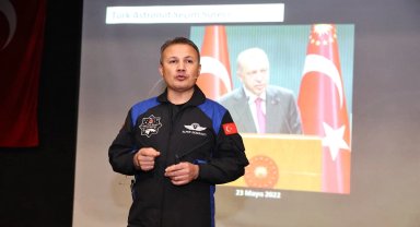 İlk Türk Astronot Alper Gezeravcı, Sakarya'da öğrencilerle buluştu