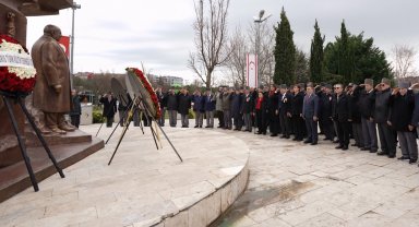 İstanbul Beylikdüzü'nde Denktaş ve Küçük anıldı
