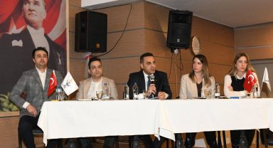 İzmir Çiğli'de revizyon planlar mahalle sakinlerine anlatıldı