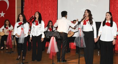 İzmir Çiğli'de türkü rüzgarı!