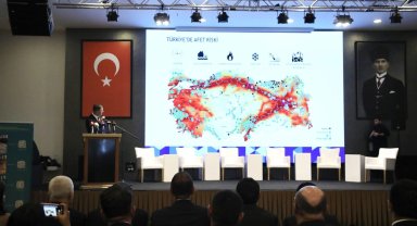 İzmir'de Başkan Tugay'dan afet yönetimi mesajı