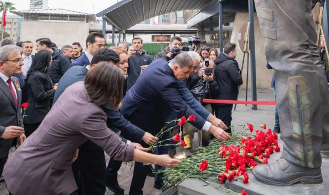 İzmir'in şehitleri Fethi Sekin ve Musa Can unutulmadı