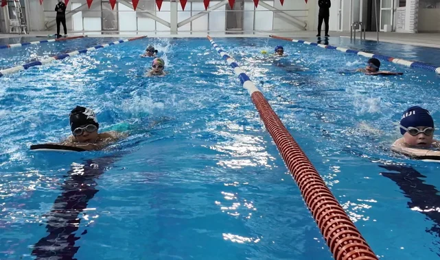 Kocaeli Çayırova'da yüzme havuzuna 20 bin kişi ilgi gösterdi