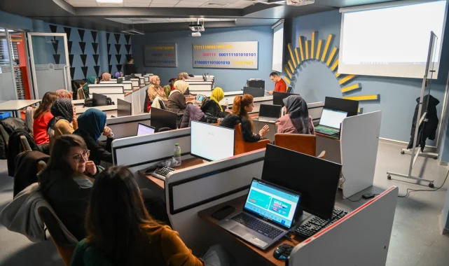 Konya Selçuklu'da öğretmenlere yapay zeka atölyeleri başladı