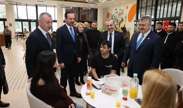 Kürşad Zorlu'dan Başkan Büyükakın'a tebrik