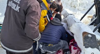Malatya'da karda mahsur kalan araç ve vatandaşlar kurtarıldı